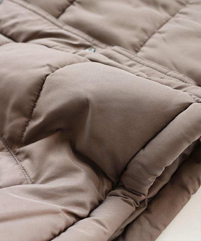 オーバーサイズ フード付き 中綿 フェイクダウン ジャケット レディース アウター ブルゾン フード 光沢感 ドローコード サイドポケット 防寒 暖かい 防寒対策 暖か トレンド 暖かい アウター 大人 きれいめ おしゃれ カジュアル 女性 大人 秋 冬 M 送料無料 M